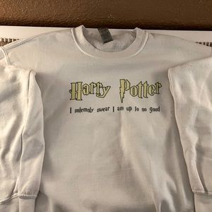 Gildan Medium White/Yellow Sweater